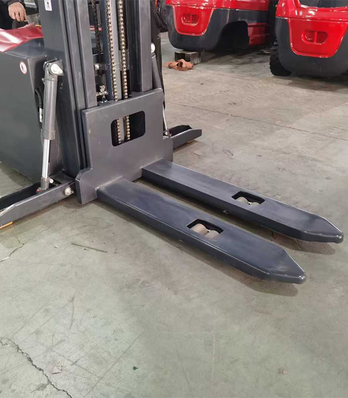 Narrow Fork Width Pallet Stacker