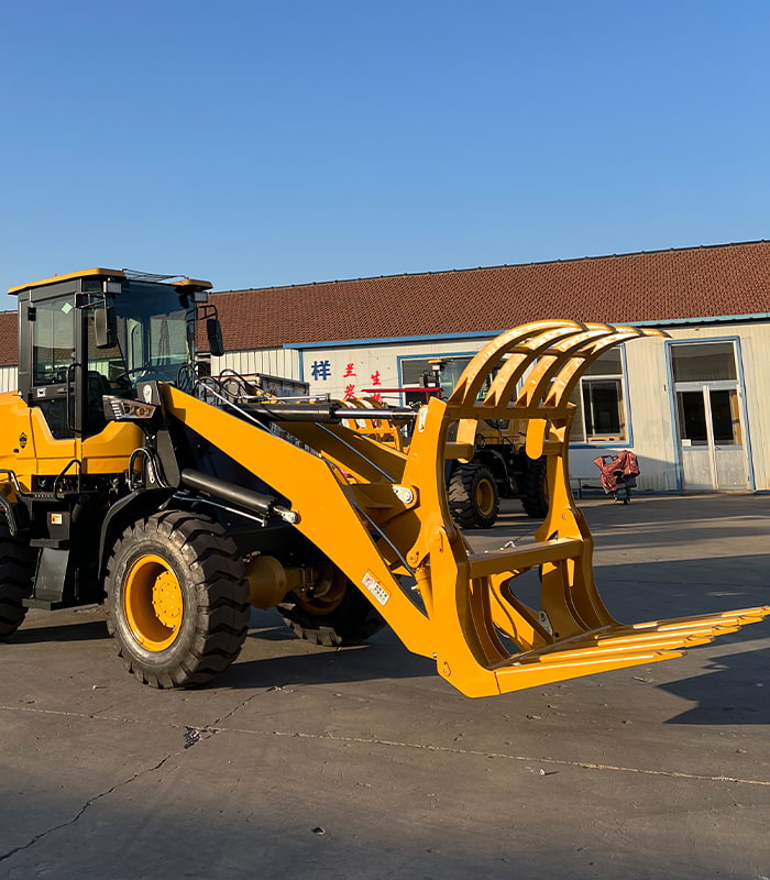 Wheel Loader With Grapple